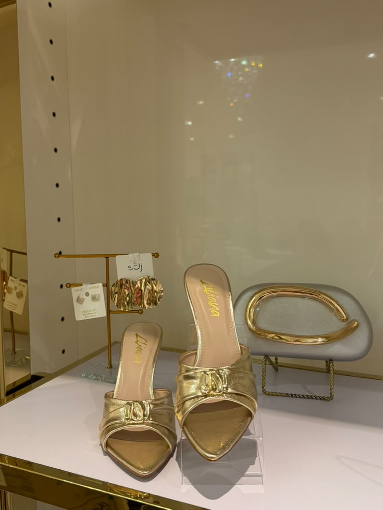Camelia's Heels