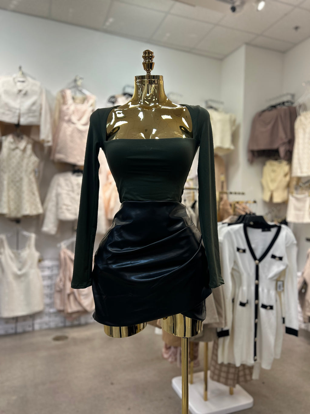 Amari's Top