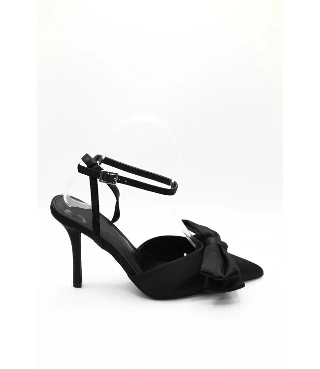 Malaya's Heels