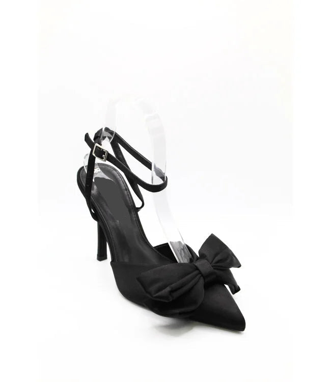 Malaya's Heels
